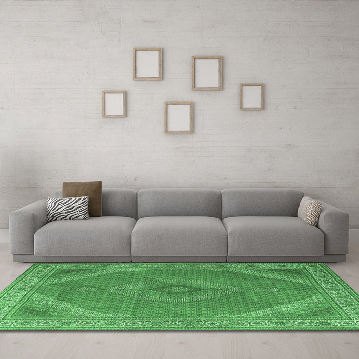 Machine Washable Persian Emerald Green Traditional Area Rugs in a Living Room,, wshtr3469emgrn