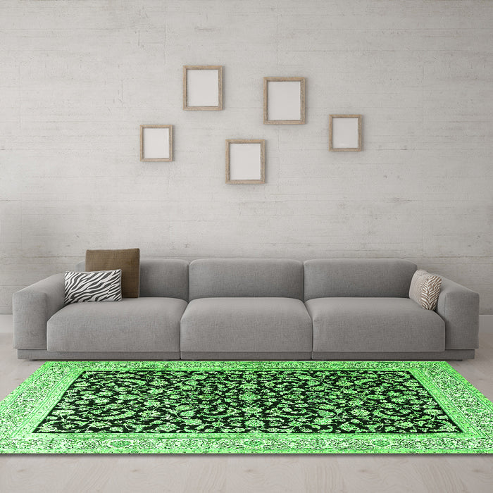 Machine Washable Persian Green Traditional Area Rugs in a Living Room,, wshtr3471grn