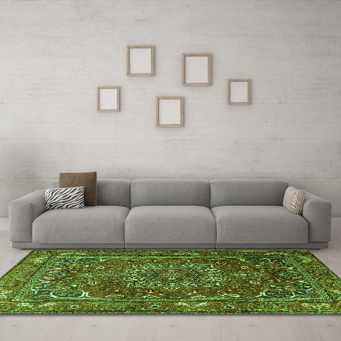 Machine Washable Persian Green Traditional Area Rugs in a Living Room,, wshtr3472grn