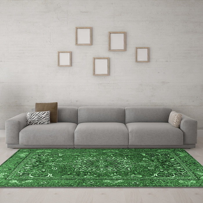 Machine Washable Persian Emerald Green Traditional Area Rugs in a Living Room,, wshtr3472emgrn