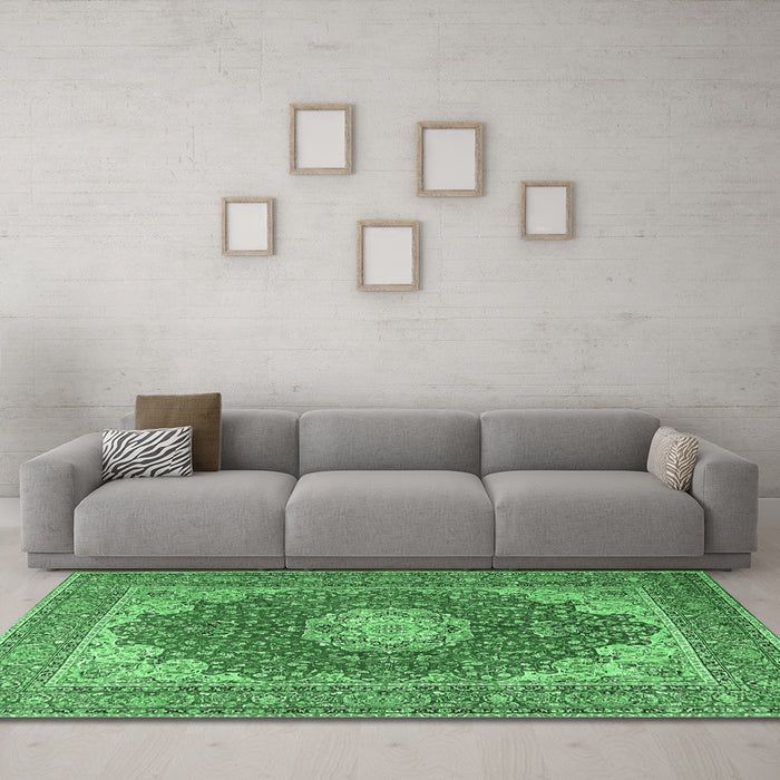 Machine Washable Medallion Emerald Green Traditional Area Rugs in a Living Room,, wshtr3473emgrn