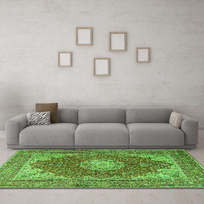 Machine Washable Medallion Green Traditional Area Rugs in a Living Room,, wshtr3473grn