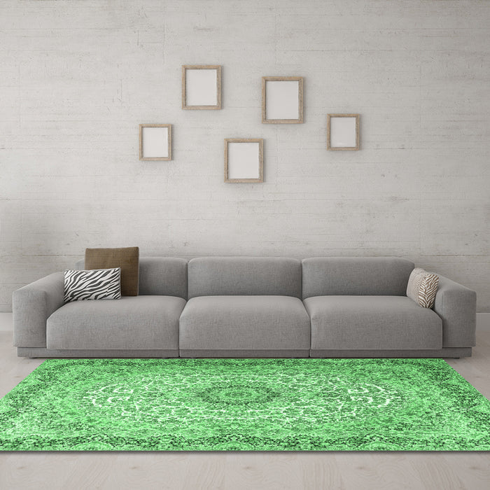 Machine Washable Persian Emerald Green Traditional Area Rugs in a Living Room,, wshtr3475emgrn