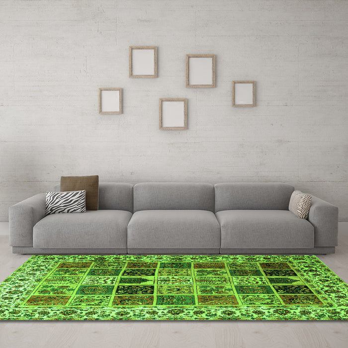 Machine Washable Persian Green Traditional Area Rugs in a Living Room,, wshtr3476grn