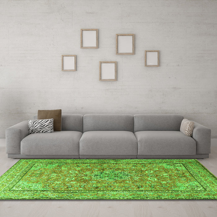 Machine Washable Persian Green Traditional Area Rugs in a Living Room,, wshtr3477grn