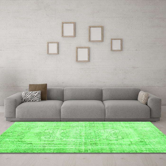 Machine Washable Persian Green Traditional Area Rugs in a Living Room,, wshtr3480grn