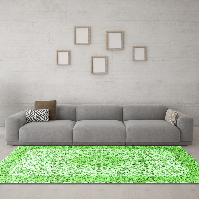 Machine Washable Persian Green Traditional Area Rugs in a Living Room,, wshtr3481grn