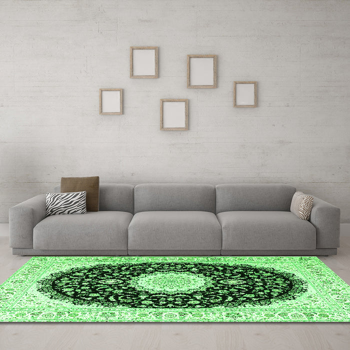 Machine Washable Persian Green Traditional Area Rugs in a Living Room,, wshtr3482grn
