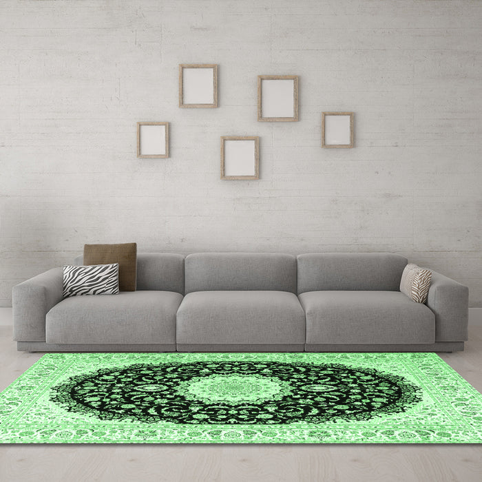 Machine Washable Persian Emerald Green Traditional Area Rugs in a Living Room,, wshtr3482emgrn
