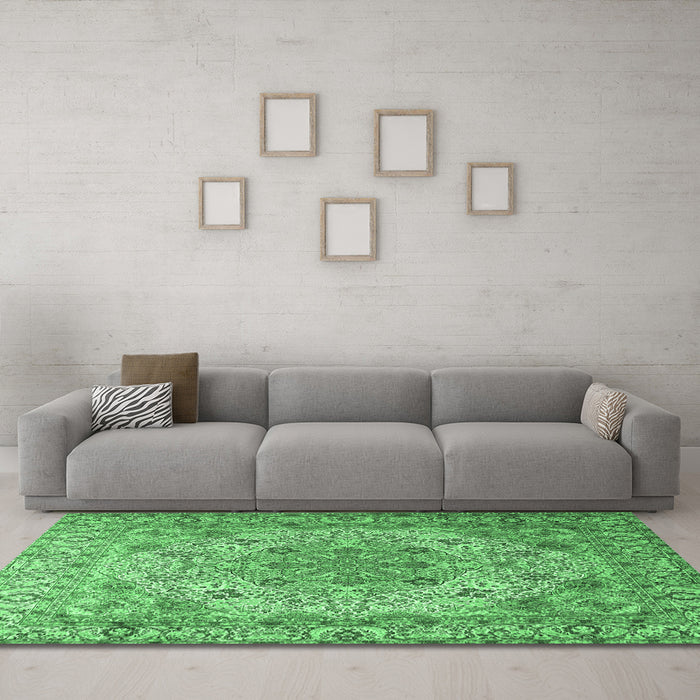 Machine Washable Persian Emerald Green Traditional Area Rugs in a Living Room,, wshtr3485emgrn
