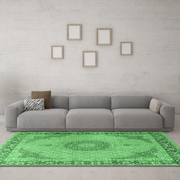 Machine Washable Medallion Emerald Green Traditional Area Rugs in a Living Room,, wshtr3487emgrn