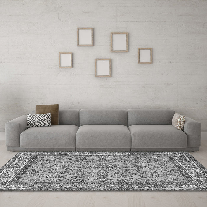 Machine Washable Persian Gray Traditional Rug in a Living Room,, wshtr3488gry