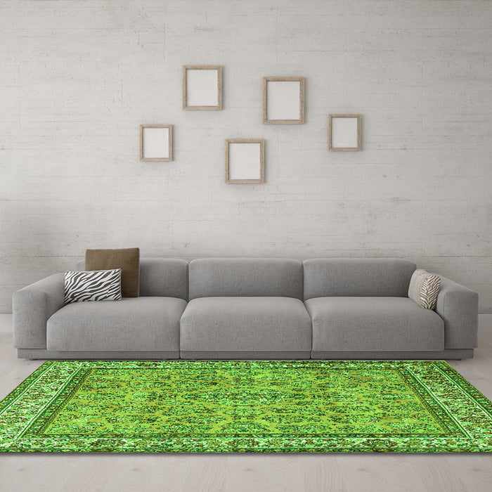Machine Washable Persian Green Traditional Area Rugs in a Living Room,, wshtr3488grn