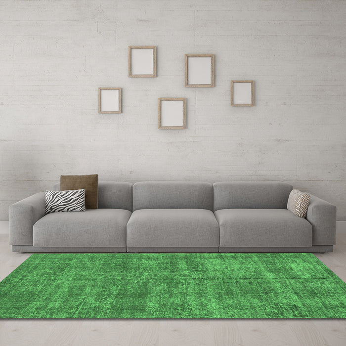 Machine Washable Persian Emerald Green Traditional Area Rugs in a Living Room,, wshtr3489emgrn