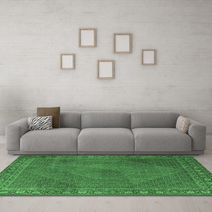 Machine Washable Persian Emerald Green Traditional Area Rugs in a Living Room,, wshtr3492emgrn