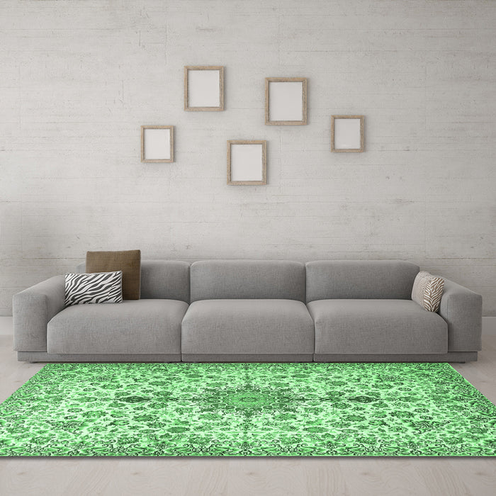 Machine Washable Persian Emerald Green Traditional Area Rugs in a Living Room,, wshtr3495emgrn