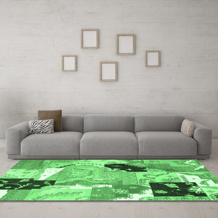 Machine Washable Patchwork Emerald Green Transitional Area Rugs in a Living Room,, wshtr3498emgrn
