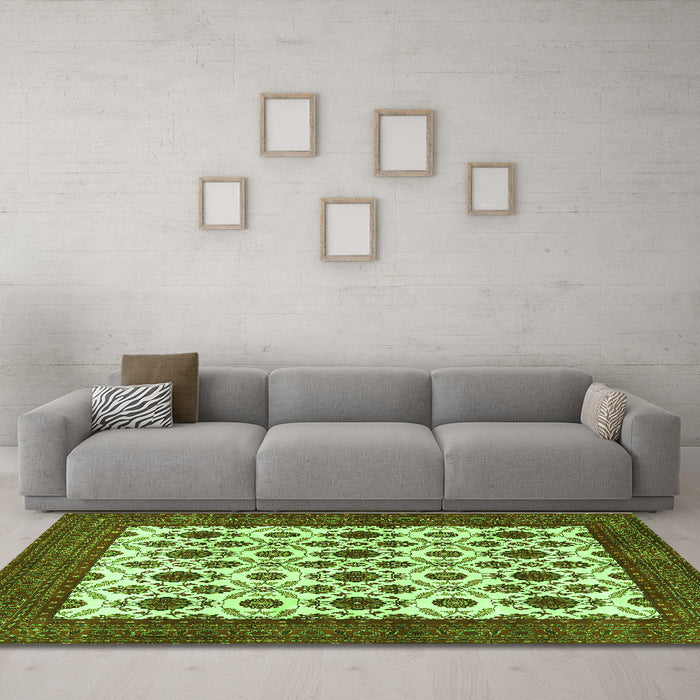 Machine Washable Persian Green Traditional Area Rugs in a Living Room,, wshtr3499grn