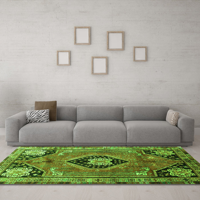 Machine Washable Persian Green Traditional Area Rugs in a Living Room,, wshtr34grn