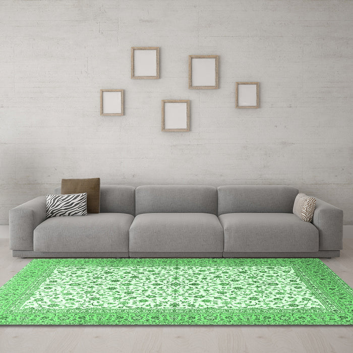 Machine Washable Persian Emerald Green Traditional Area Rugs in a Living Room,, wshtr3500emgrn