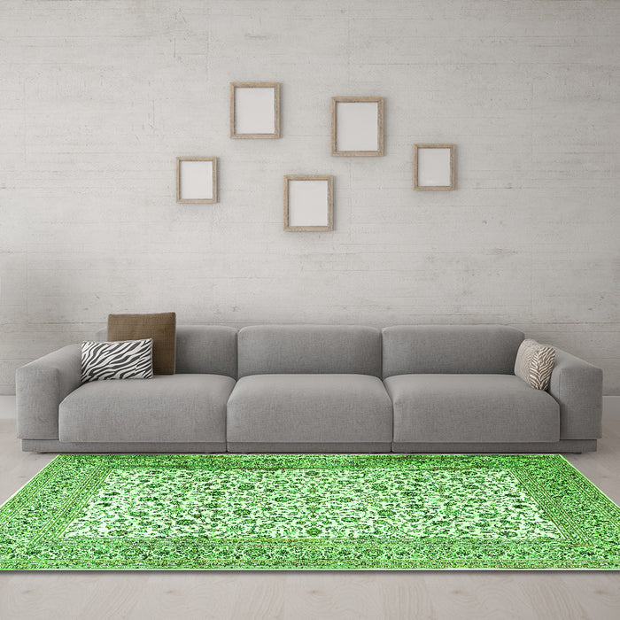 Machine Washable Persian Green Traditional Area Rugs in a Living Room,, wshtr3506grn