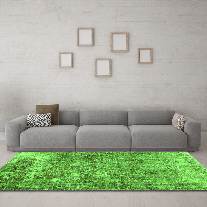 Machine Washable Persian Green Traditional Area Rugs in a Living Room,, wshtr3507grn