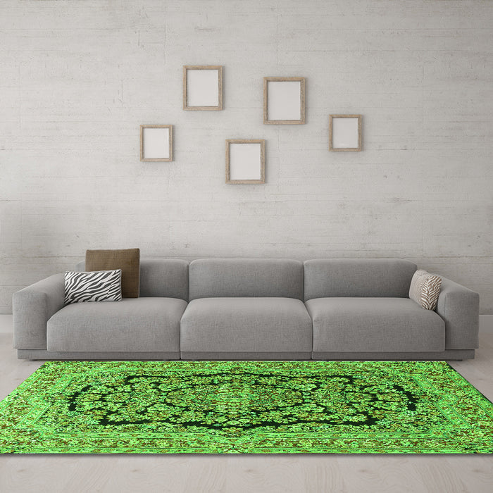 Machine Washable Persian Green Traditional Area Rugs in a Living Room,, wshtr3508grn