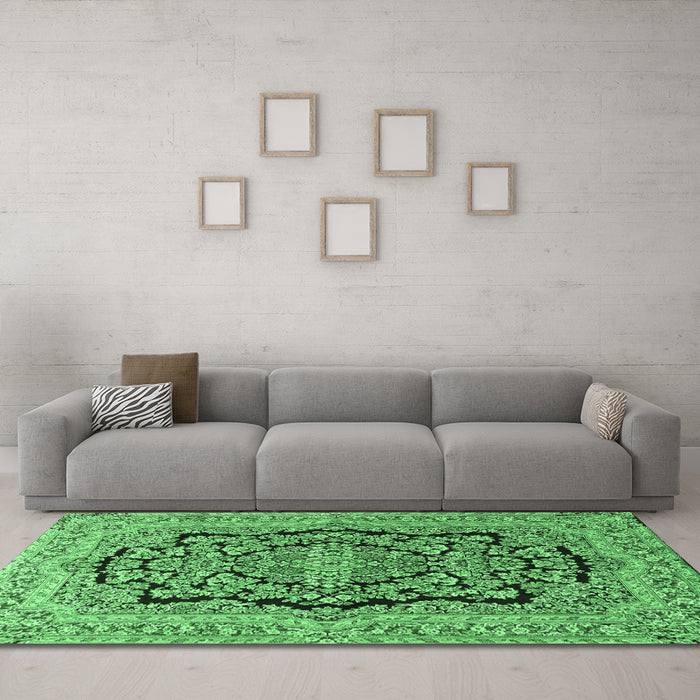 Machine Washable Persian Emerald Green Traditional Area Rugs in a Living Room,, wshtr3508emgrn