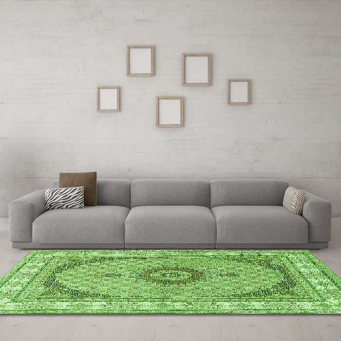 Machine Washable Medallion Green Traditional Area Rugs in a Living Room,, wshtr3511grn