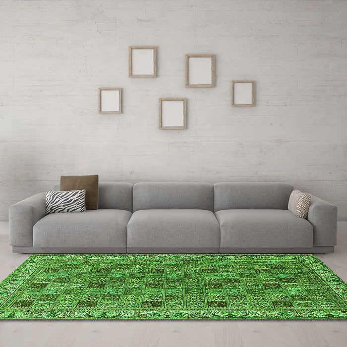 Machine Washable Persian Green Traditional Area Rugs in a Living Room,, wshtr3512grn