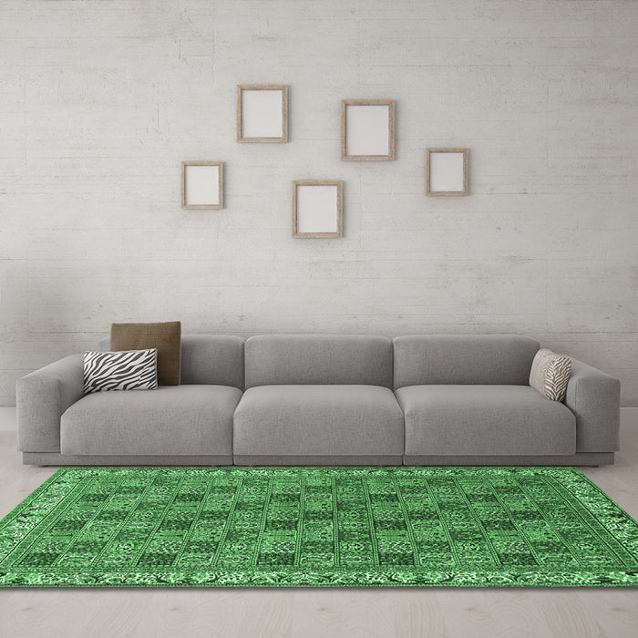 Machine Washable Persian Emerald Green Traditional Area Rugs in a Living Room,, wshtr3512emgrn