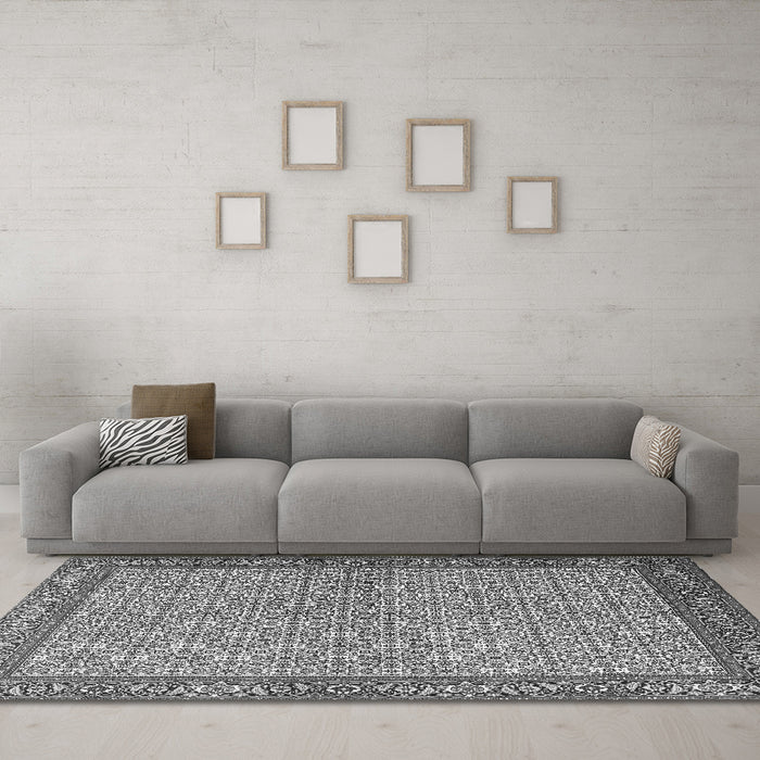 Machine Washable Persian Gray Traditional Rug in a Living Room,, wshtr3513gry