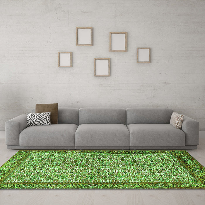 Machine Washable Persian Green Traditional Area Rugs in a Living Room,, wshtr3513grn