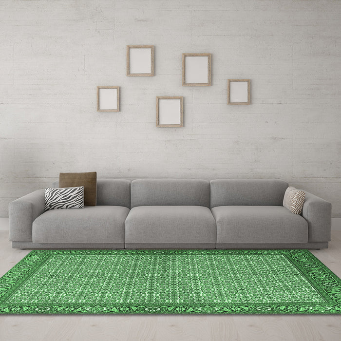 Machine Washable Persian Emerald Green Traditional Area Rugs in a Living Room,, wshtr3513emgrn