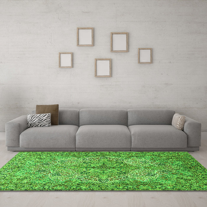 Machine Washable Animal Green Traditional Area Rugs in a Living Room,, wshtr3514grn