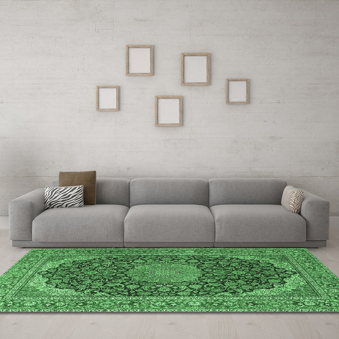 Machine Washable Medallion Emerald Green Traditional Area Rugs in a Living Room,, wshtr3515emgrn