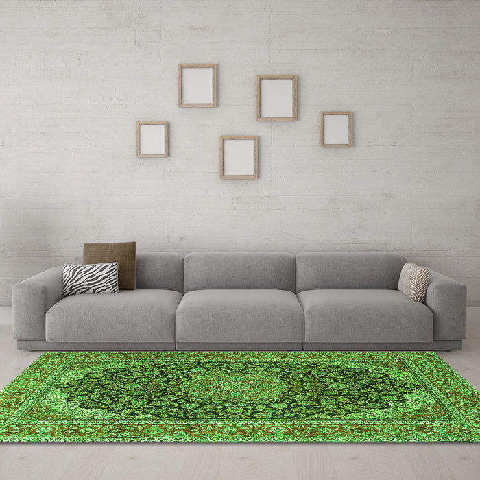 Machine Washable Medallion Green Traditional Area Rugs in a Living Room,, wshtr3515grn