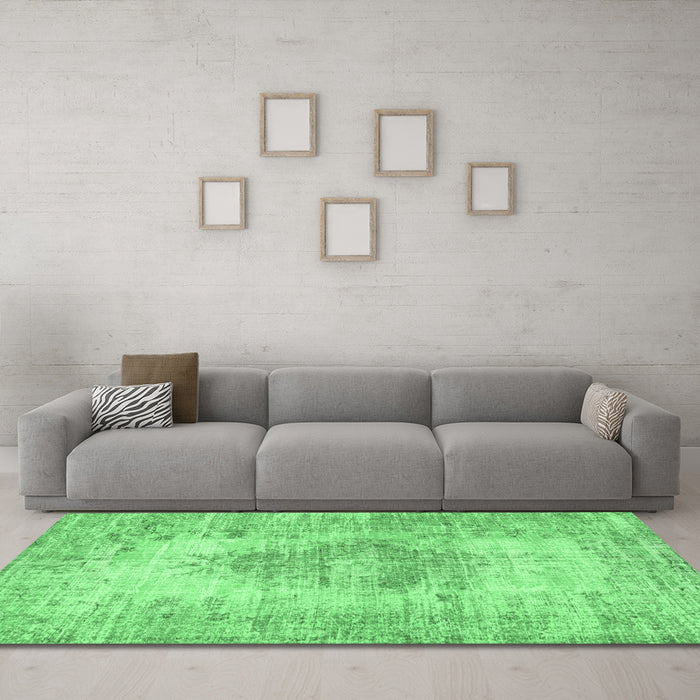 Machine Washable Persian Emerald Green Traditional Area Rugs in a Living Room,, wshtr3516emgrn