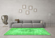 Machine Washable Persian Green Traditional Area Rugs in a Living Room,, wshtr3516grn