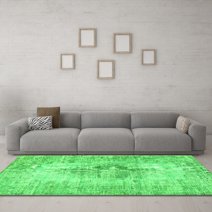 Machine Washable Persian Green Traditional Area Rugs in a Living Room,, wshtr3516grn