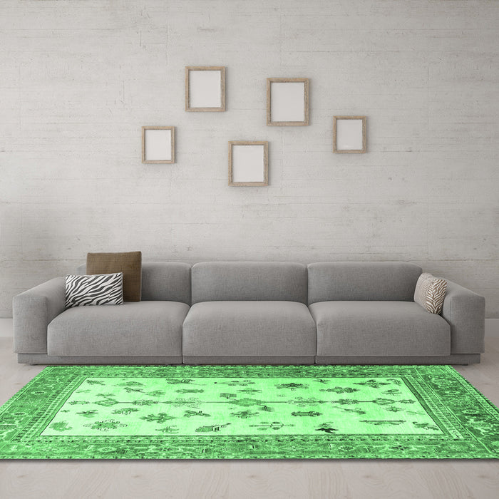 Machine Washable Persian Emerald Green Traditional Area Rugs in a Living Room,, wshtr3517emgrn