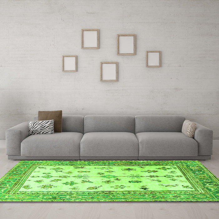 Machine Washable Persian Green Traditional Area Rugs in a Living Room,, wshtr3517grn