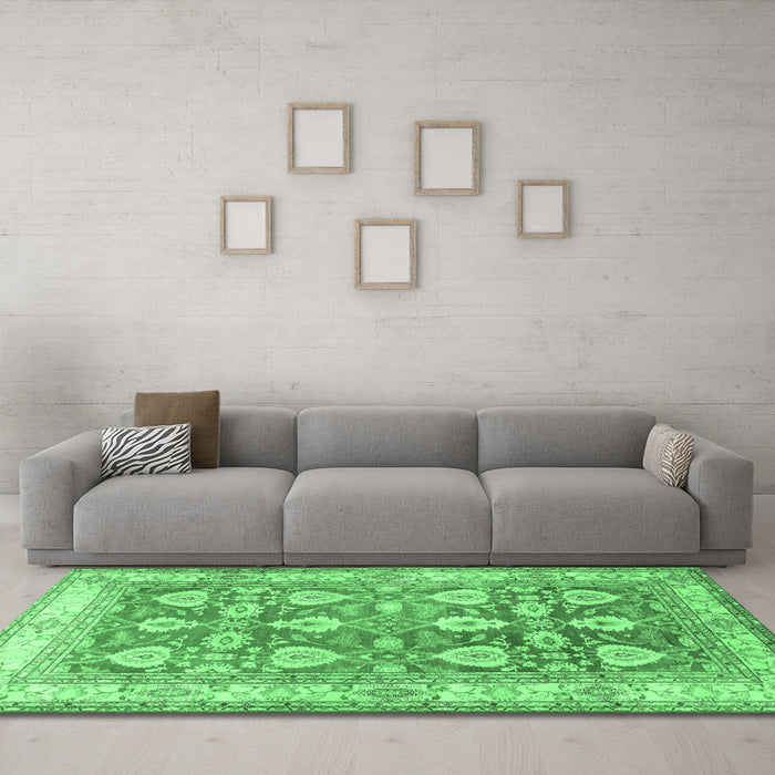 Machine Washable Oriental Emerald Green Traditional Area Rugs in a Living Room,, wshtr3519emgrn