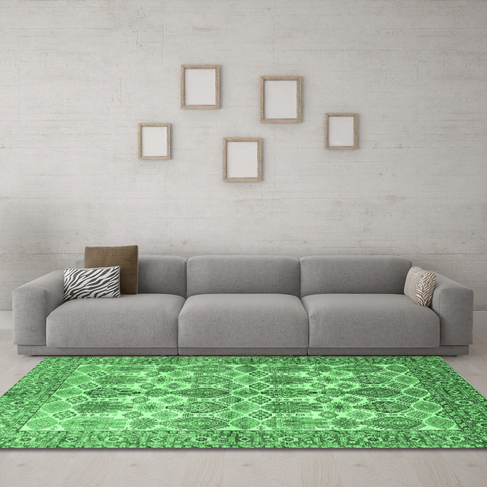 Machine Washable Persian Emerald Green Traditional Area Rugs in a Living Room,, wshtr351emgrn