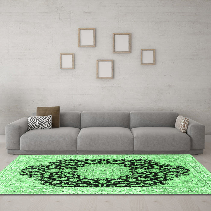 Machine Washable Persian Emerald Green Traditional Area Rugs in a Living Room,, wshtr3520emgrn