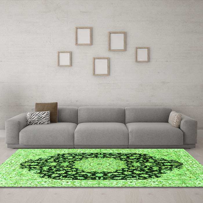 Machine Washable Persian Green Traditional Area Rugs in a Living Room,, wshtr3520grn