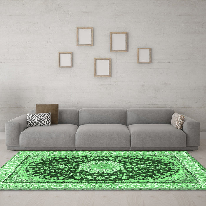 Machine Washable Medallion Emerald Green Traditional Area Rugs in a Living Room,, wshtr3525emgrn