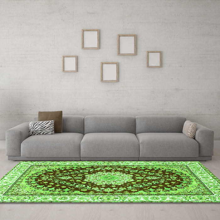 Machine Washable Medallion Green Traditional Area Rugs in a Living Room,, wshtr3525grn