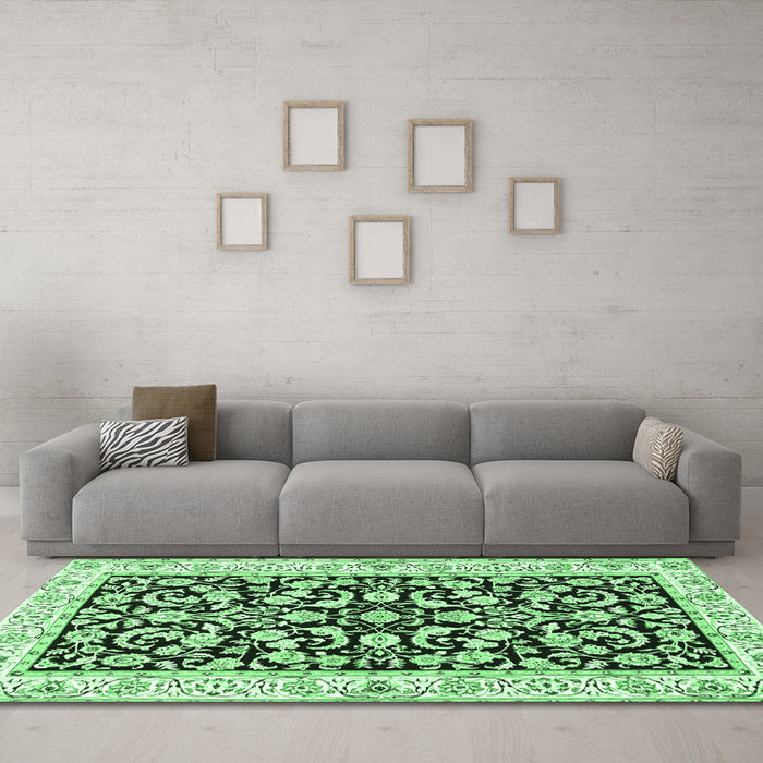 Machine Washable Persian Emerald Green Traditional Area Rugs in a Living Room,, wshtr3526emgrn