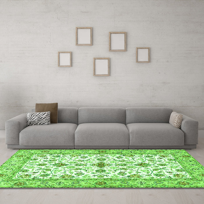 Machine Washable Persian Green Traditional Area Rugs in a Living Room,, wshtr3527grn